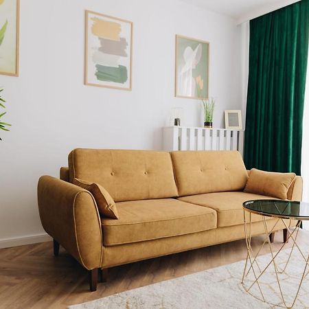 Tulip Apartment Oradea Bagian luar foto