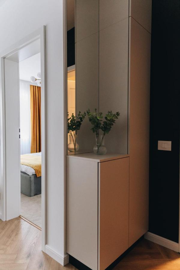 Tulip Apartment Oradea Bagian luar foto