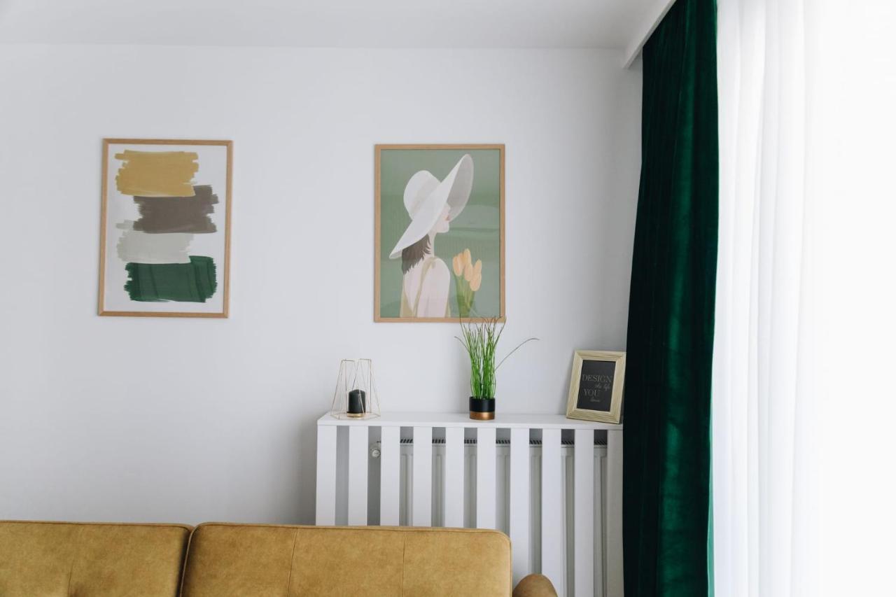 Tulip Apartment Oradea Bagian luar foto