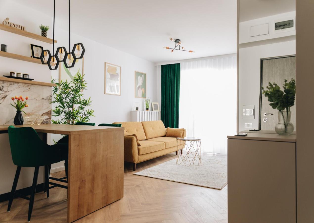 Tulip Apartment Oradea Bagian luar foto