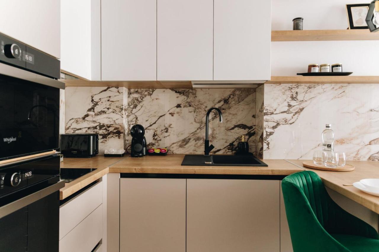 Tulip Apartment Oradea Bagian luar foto