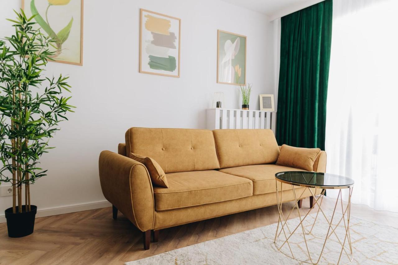 Tulip Apartment Oradea Bagian luar foto