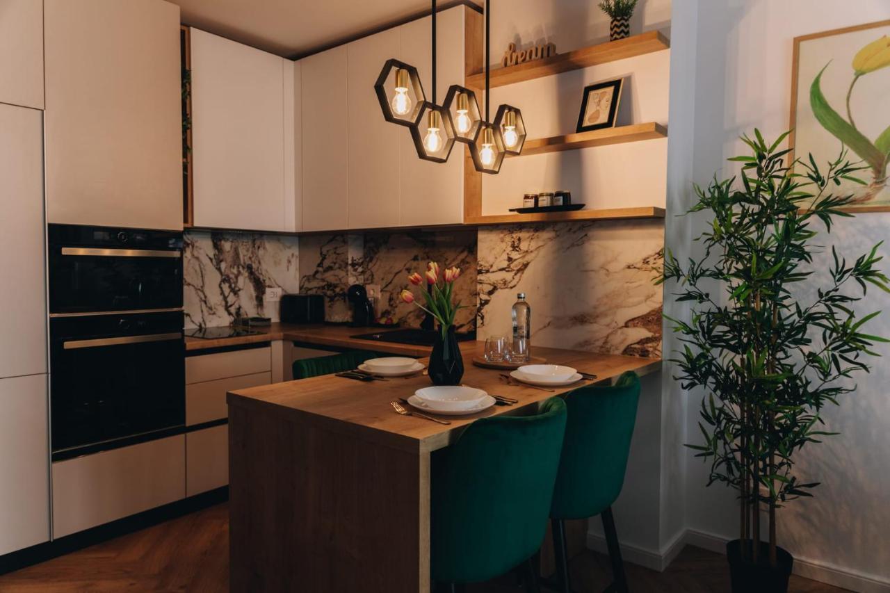 Tulip Apartment Oradea Bagian luar foto