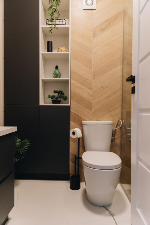 Tulip Apartment Oradea Bagian luar foto