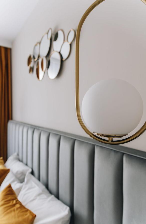 Tulip Apartment Oradea Bagian luar foto