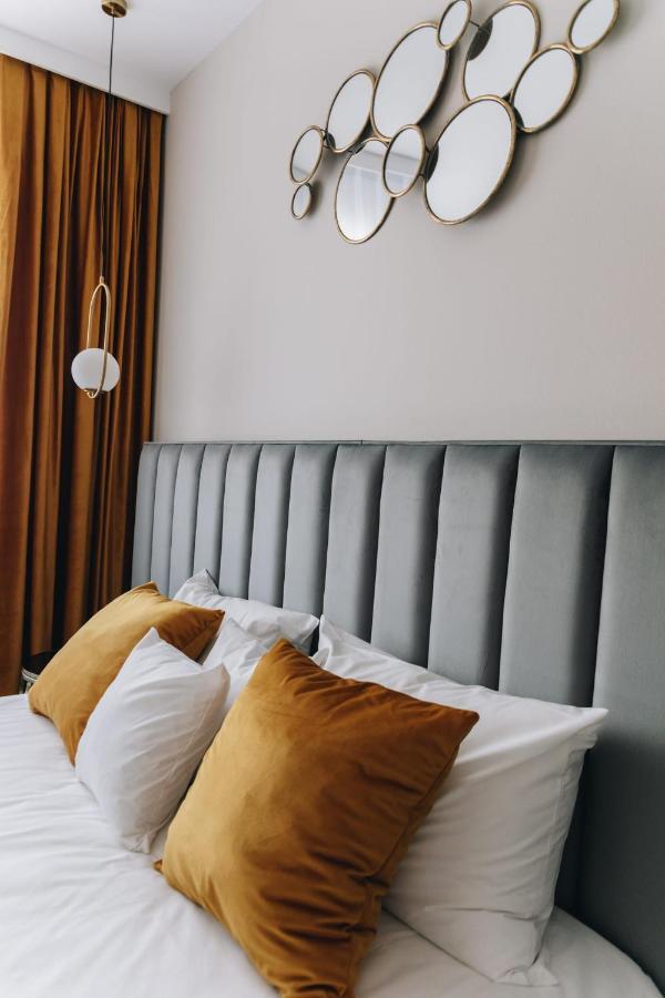 Tulip Apartment Oradea Bagian luar foto