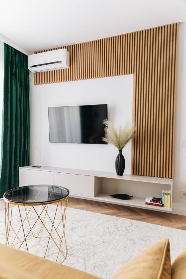 Tulip Apartment Oradea Bagian luar foto
