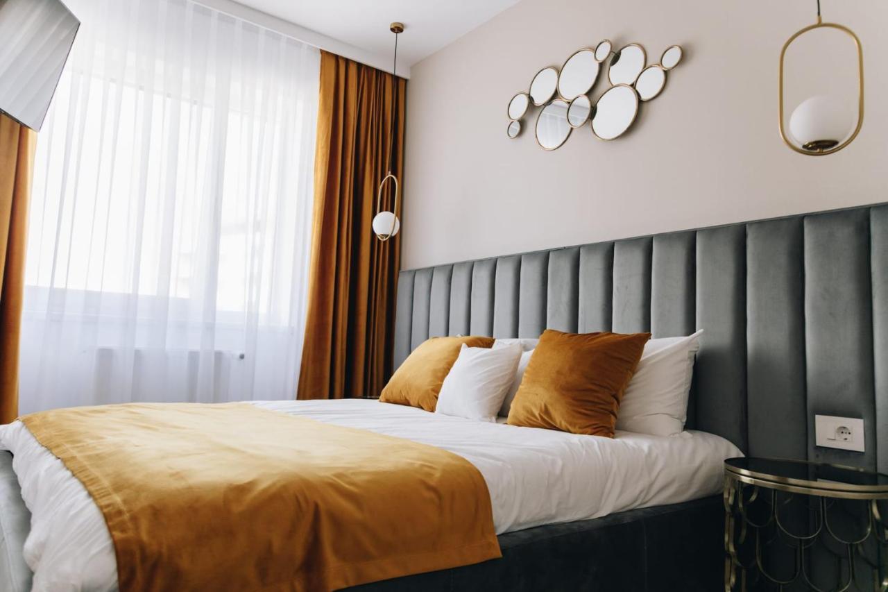 Tulip Apartment Oradea Bagian luar foto